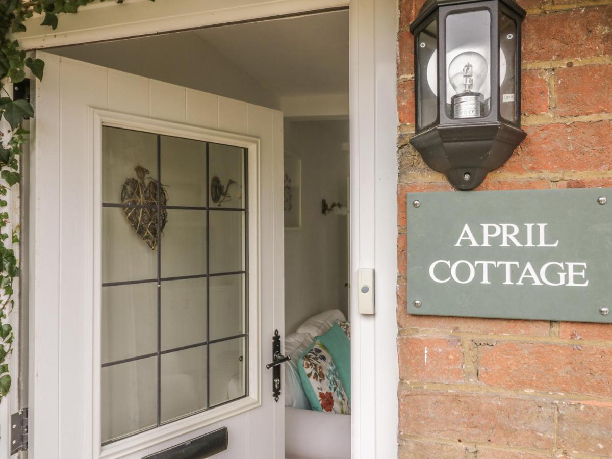 April Cottage Broadway  Exterior photo